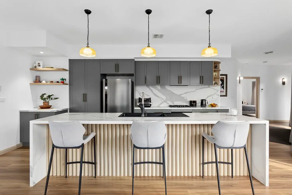 Evatt 3房  Spacious Light-Filled Single Carefree Living - No Body Corp or strata