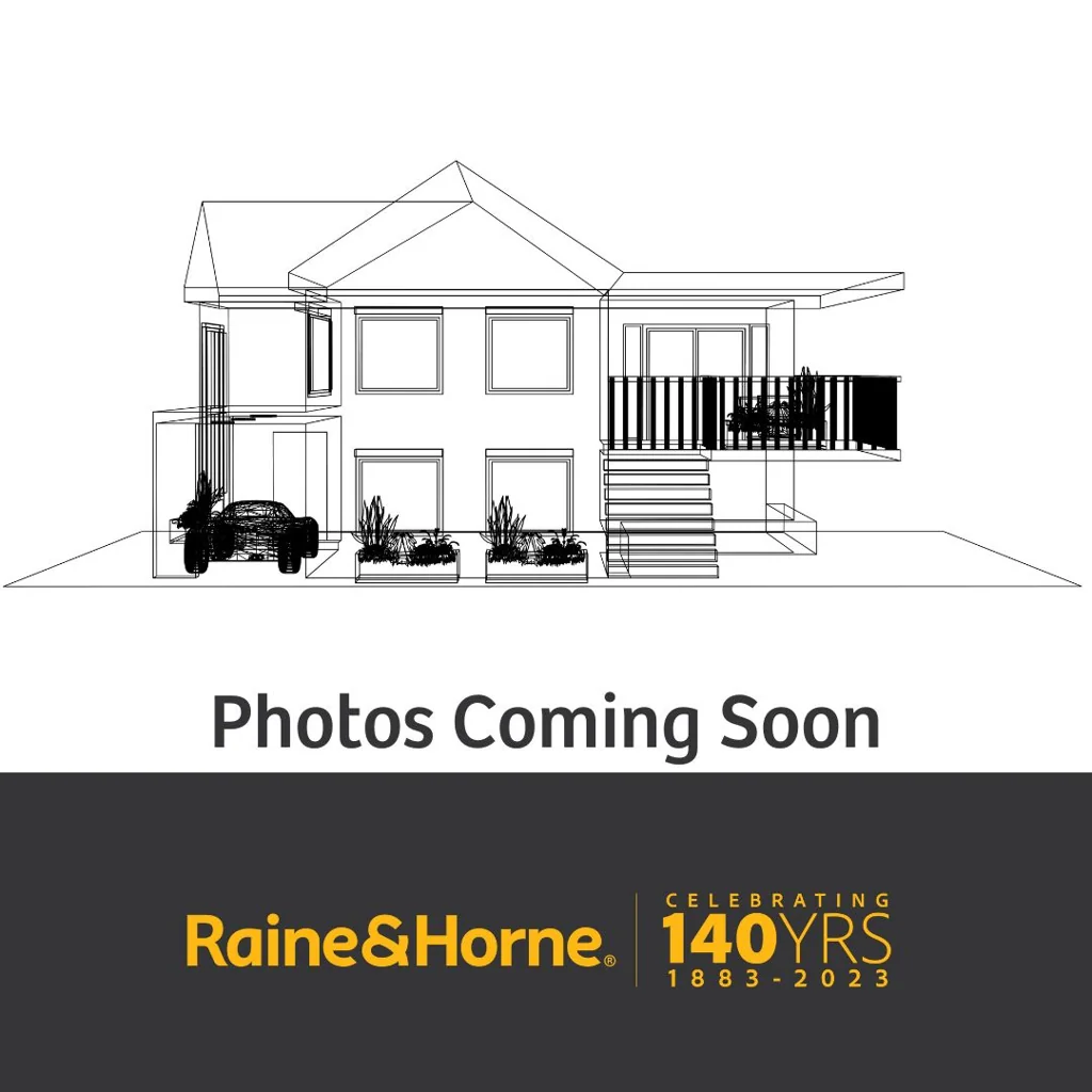 Spacious 3 Bedroom House in the heart of Cranbourne!