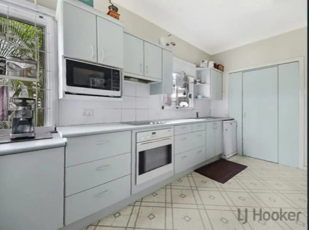 LARGE FAMILY HOME