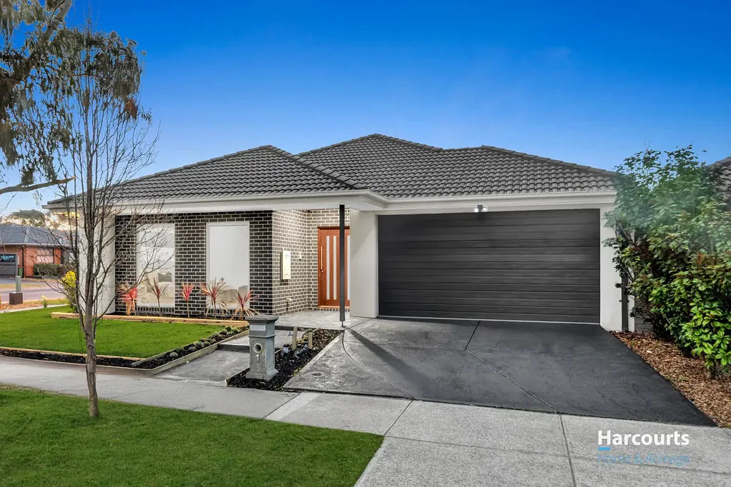 Officer 4 Bedroom Stylish, Spacious & Perfectly Positioned in Officer!!