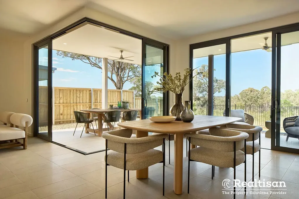 Wilton 4房 Bingara Gorge旗舰社区，Sekisui House建造，后院直通高尔夫球场。土地461-654平米，建筑300-400平米。SHAWOOD结构稳固耐久，纳米亲水外墙防火840°C。环保木框架，智能家居系统，太阳能电池，电动汽车充电。 *Open Insp. Sat. 14June 12:00, Find me at Street No.88 or call 0410008588 when I'm around!
