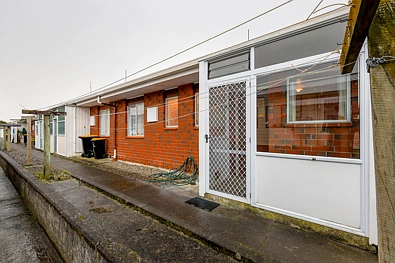 2 Bedroom Close to Town