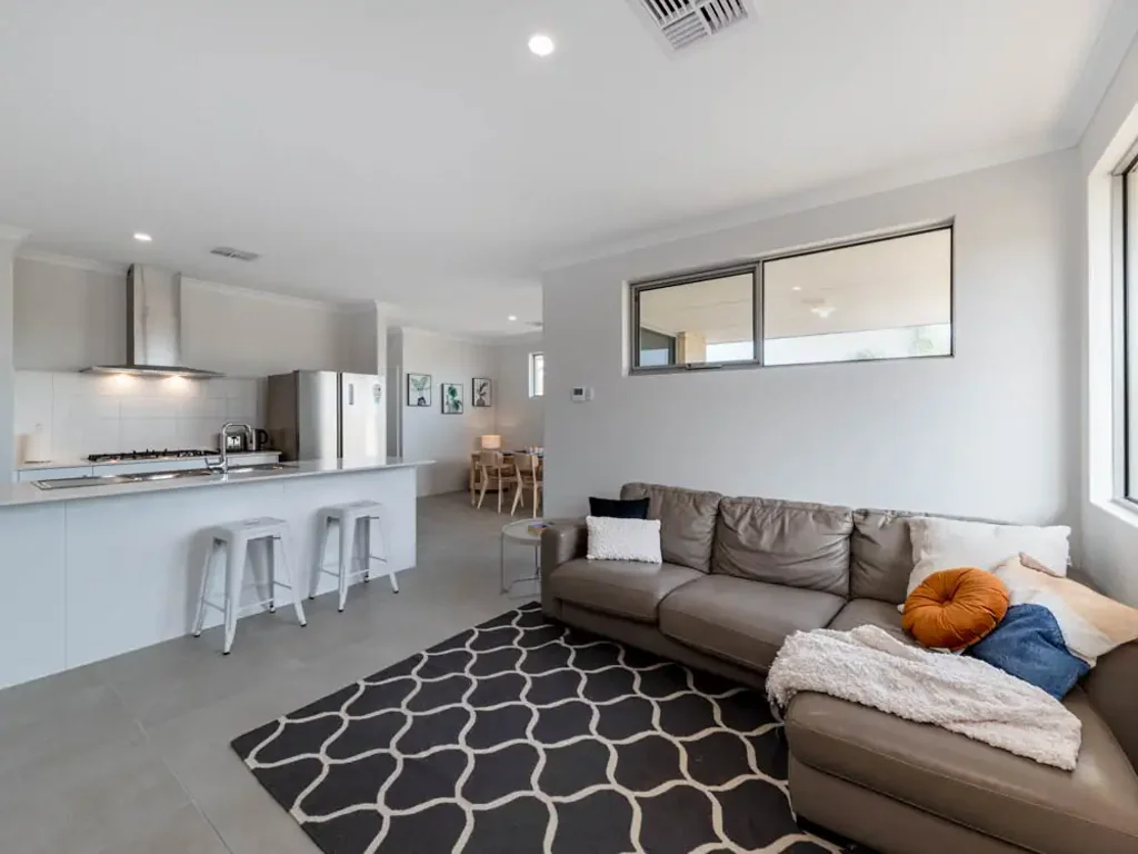 Heathridge 3ห้องนอน Modern Low-Maintenance Living in a Prime Heathridge Location!