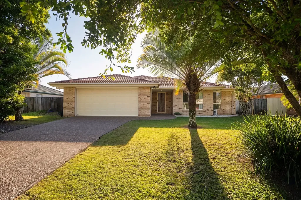 Sippy Downs 5બેડરૂમ BIG Home, BIG Potential, BIG Opportunity: Footsteps to Lakes!