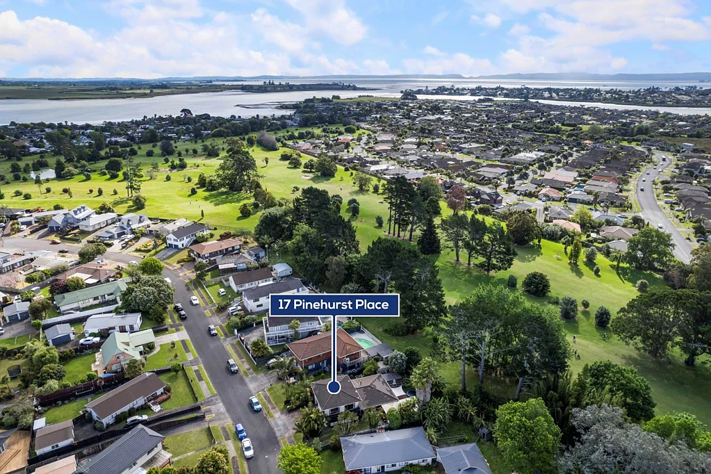 Wattle Downs 3Moenga Solid Family Home; Golf Course Frontage