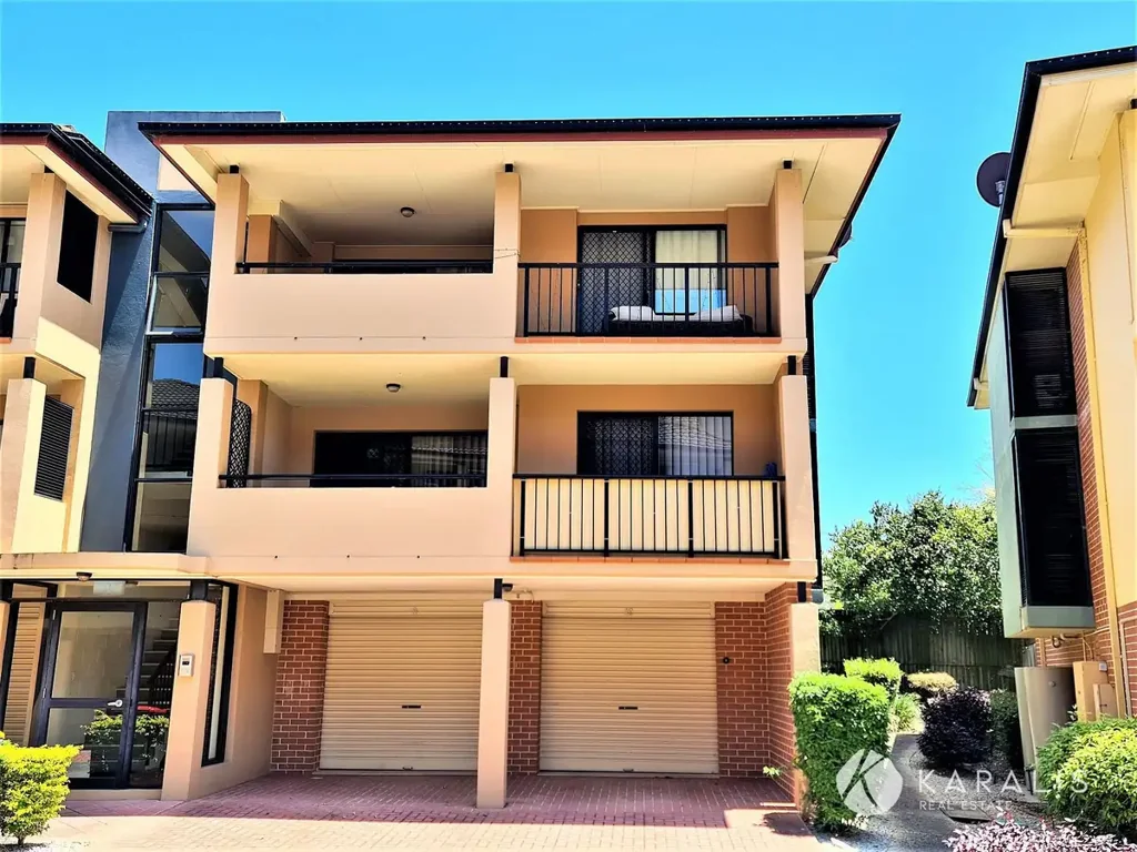 One Bedroom Apartment in a Fantastic Complex with Inground Pool