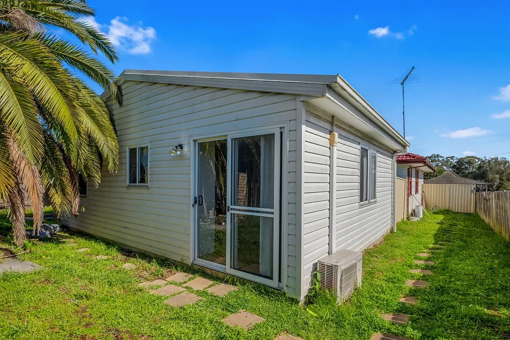 🌟 Modern 2 Bedrooms Granny Flat – Affordable, Private & Convenient !