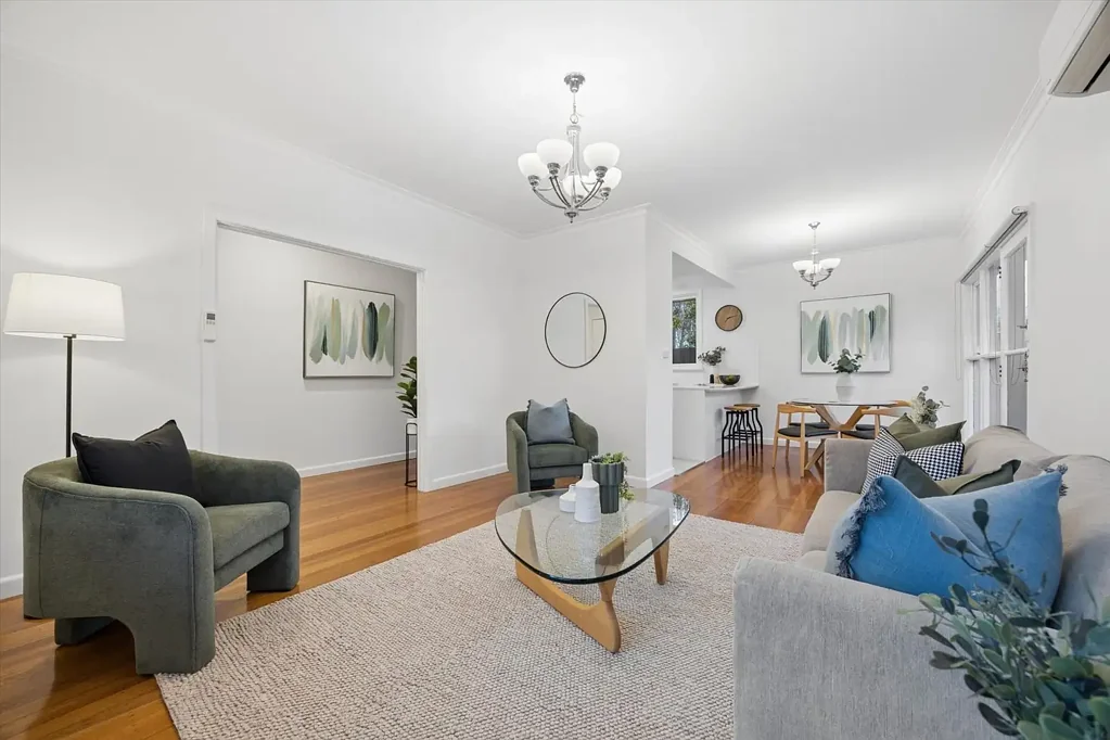 Brighton 3બેડરૂમ Single-Level Sanctuary with Bay Street Ease