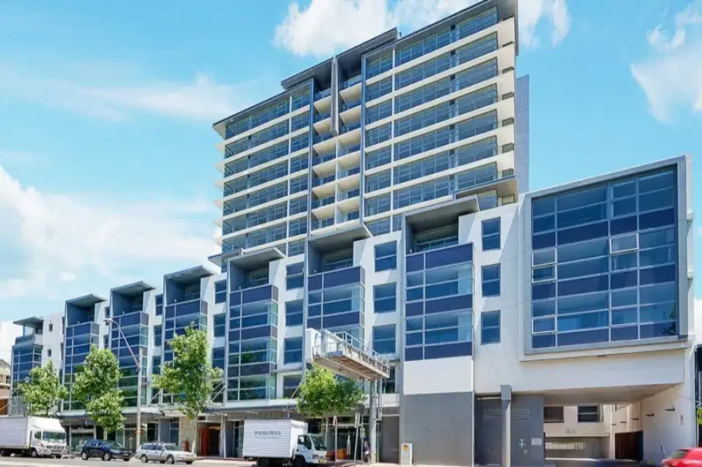STUNNING 1 BEDROOM PLUS STUDY WITH PARKING IN PANORAMA RESIDENCES