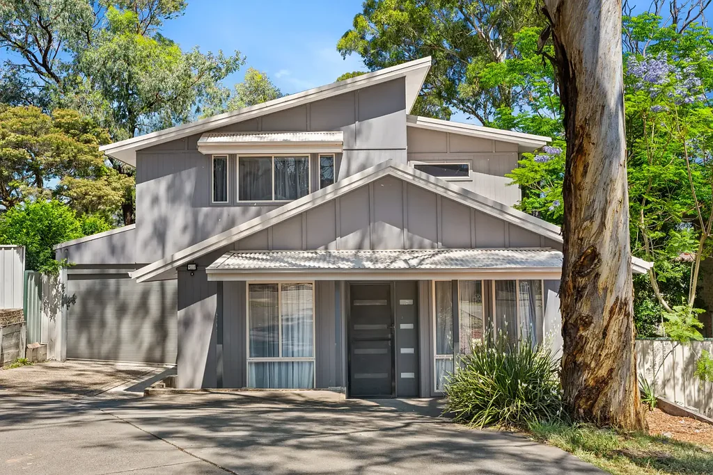 Cranebrook 4Moenga One-of-a-Kind Family Home