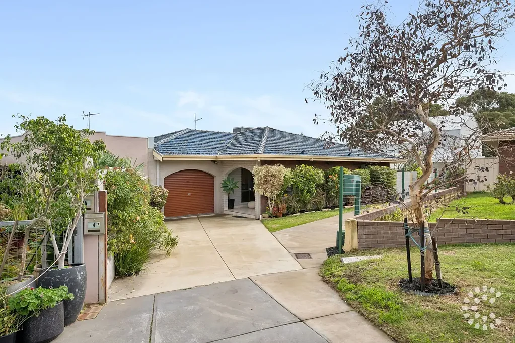 Hamilton Hill 4chambre Family Home with Character, Comfort and Style in a Quiet Cul-de-Sac