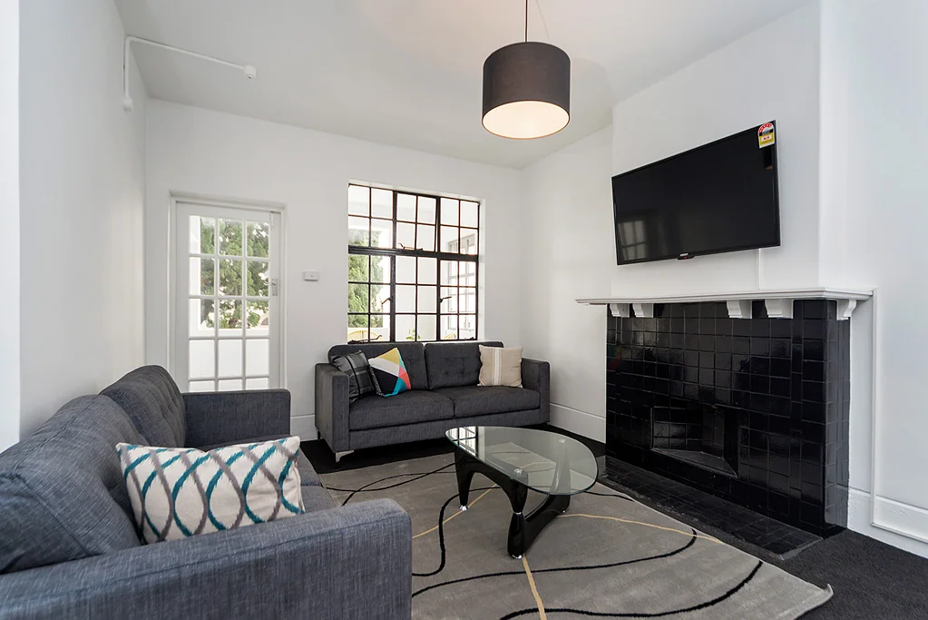 Spacious Character Apartment in the Heart of St Kevins