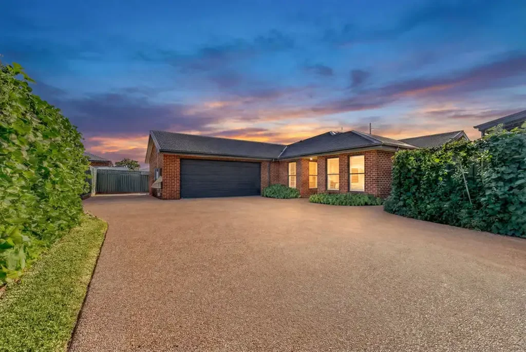 Dubbo 5房  REDUCED TO SELL!!