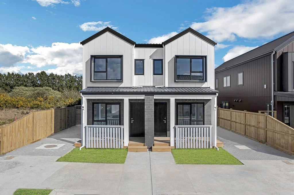 Karaka 4 Slaapkamer 3 Beds + Ground Floor Master room – Modern Dru...