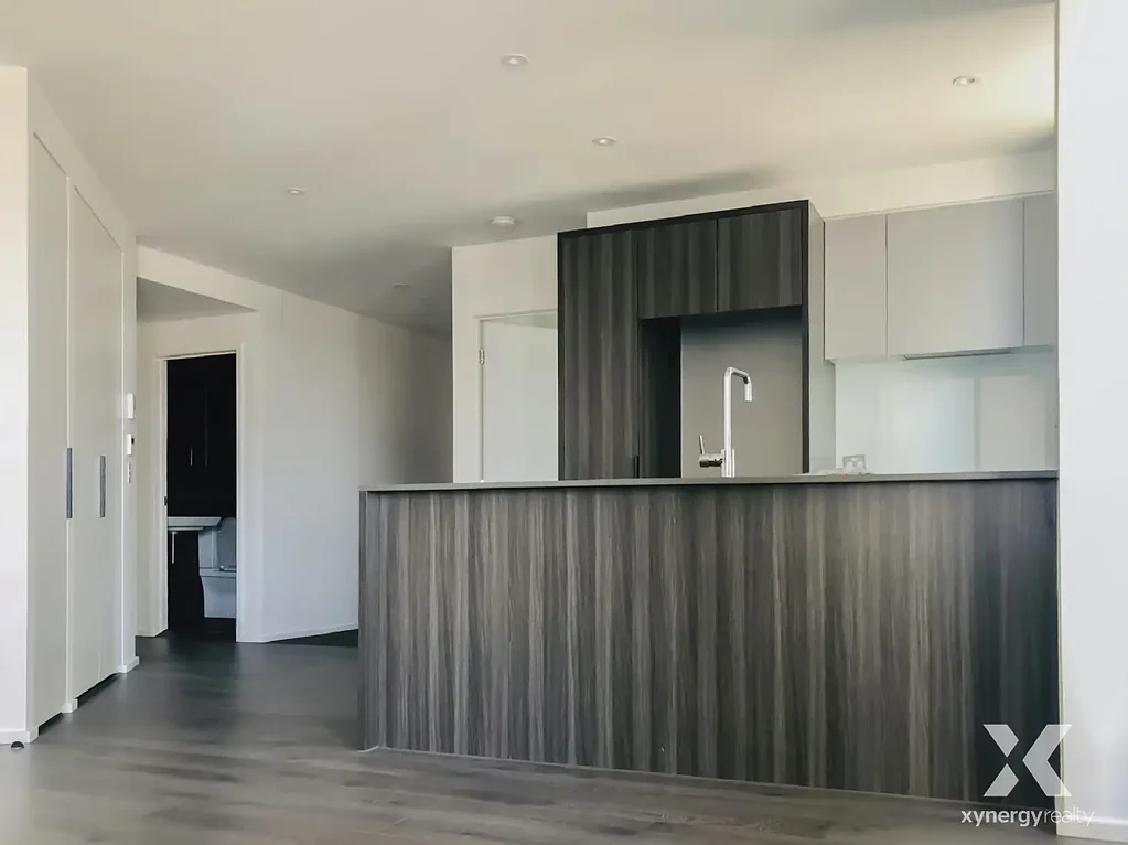Stylish 1-Bedroom Apartment with Study in the Heart of Docklands!