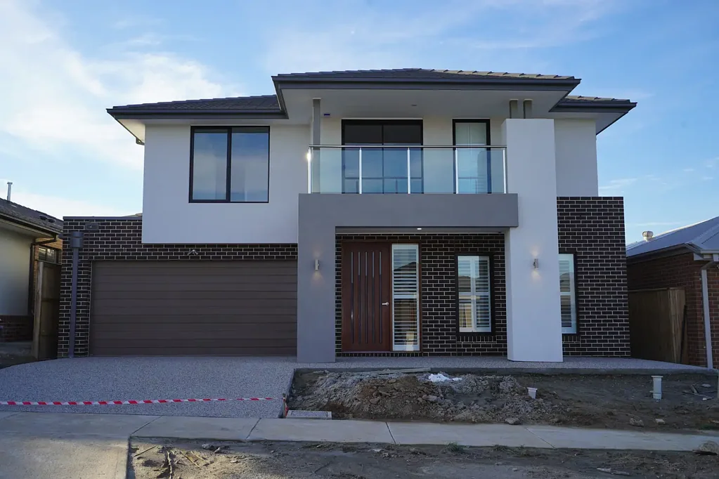 Spacious 5-Bedroom Family Home with Multiple Living Areas for Rent!