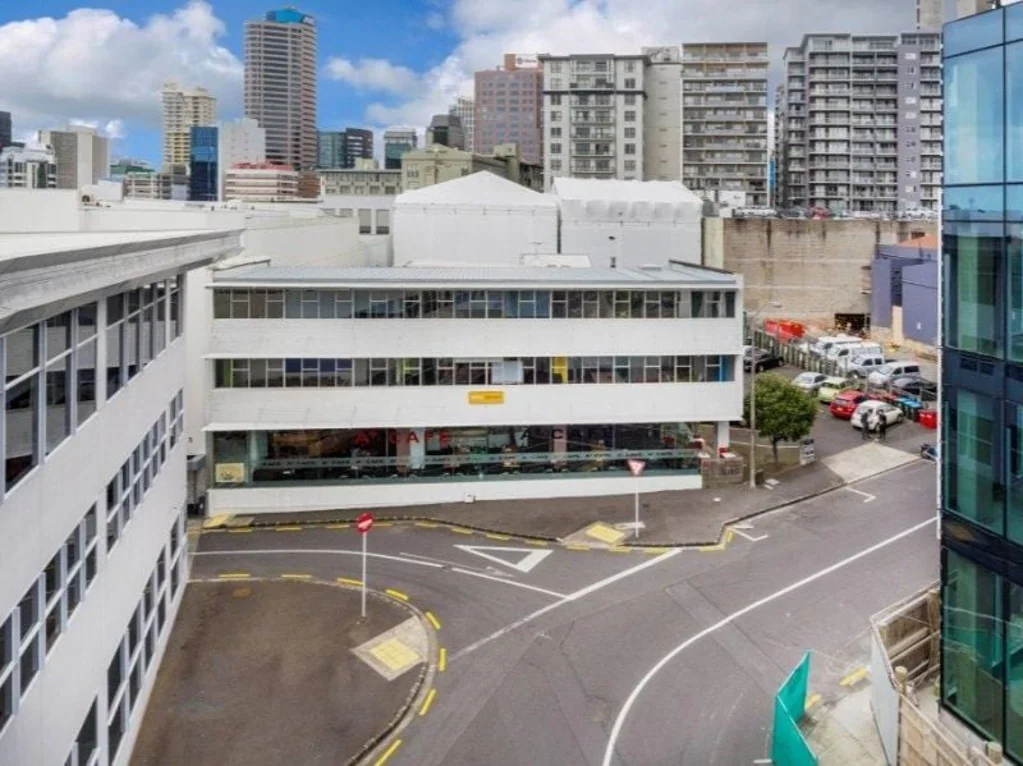 Auckland Central Top Floor - Plug and Play