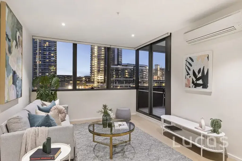 ABSOLUTE WATERFRONT LIVING ON COLLINS STREET