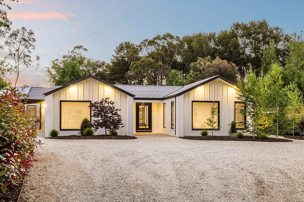 Gisborne 4Kwarto Premium Designer Luxury on 2,171m² (approx.)