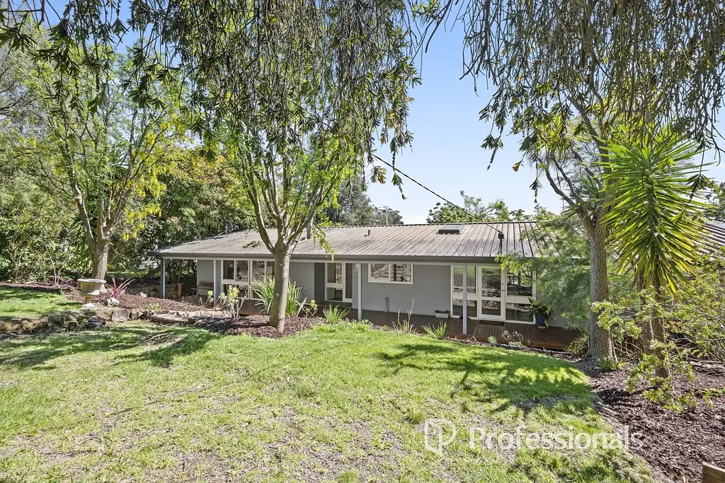 5 Paynes Road, Seville, VIC 3139