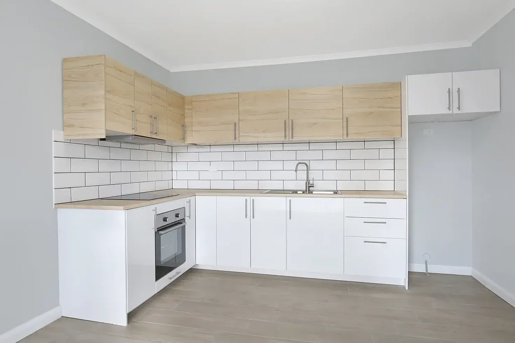 STYLISH FULLY RENOVATED 2 BEDROOM UNIT - WATER, ELECTRICITY AND INTERNET INLCUDED!!