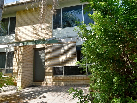 :: NEAT UNIT CLOSE TO CITY CENTRAL!