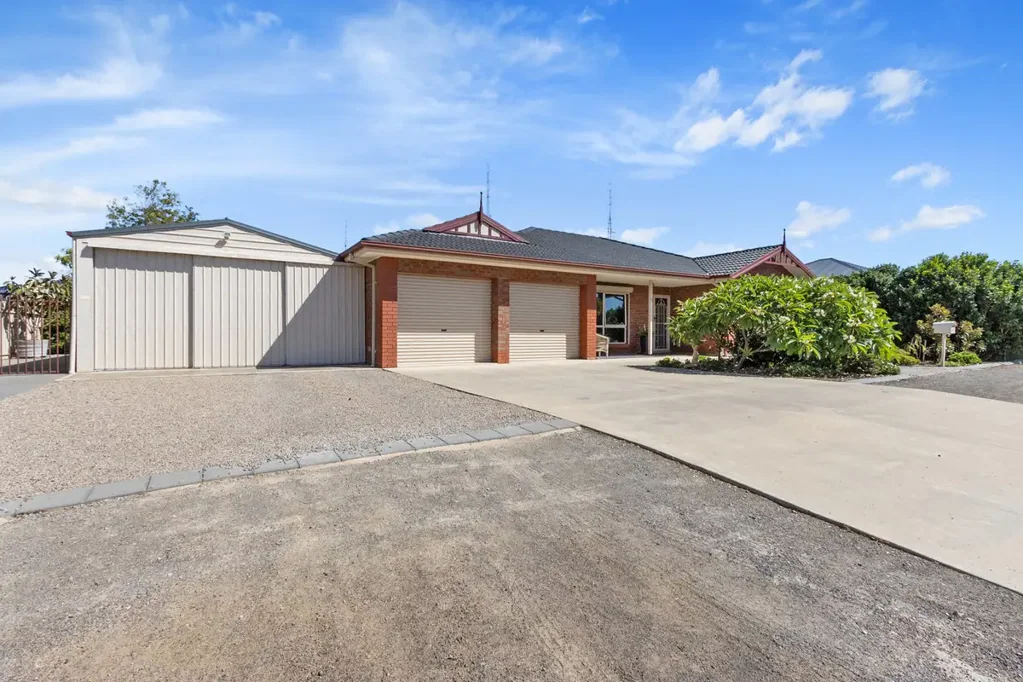 27 Moontana Avenue, Moonta Bay, SA 5558