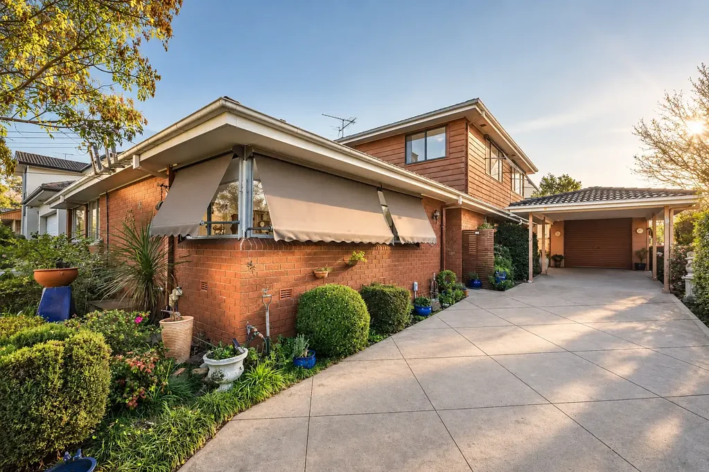 Baulkham Hills 6Phòng ngủ Multi-generational Delight or Investors!