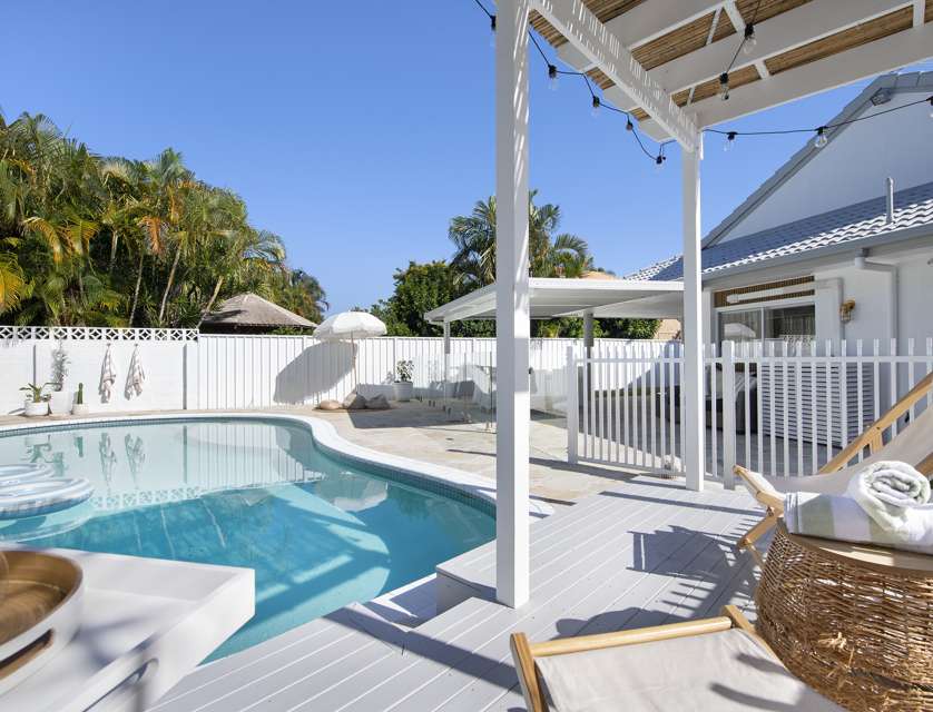 11 Monteclair Court, Mermaid Waters, QLD 4218, 5 Bedrooms, 3 Bathrooms, House