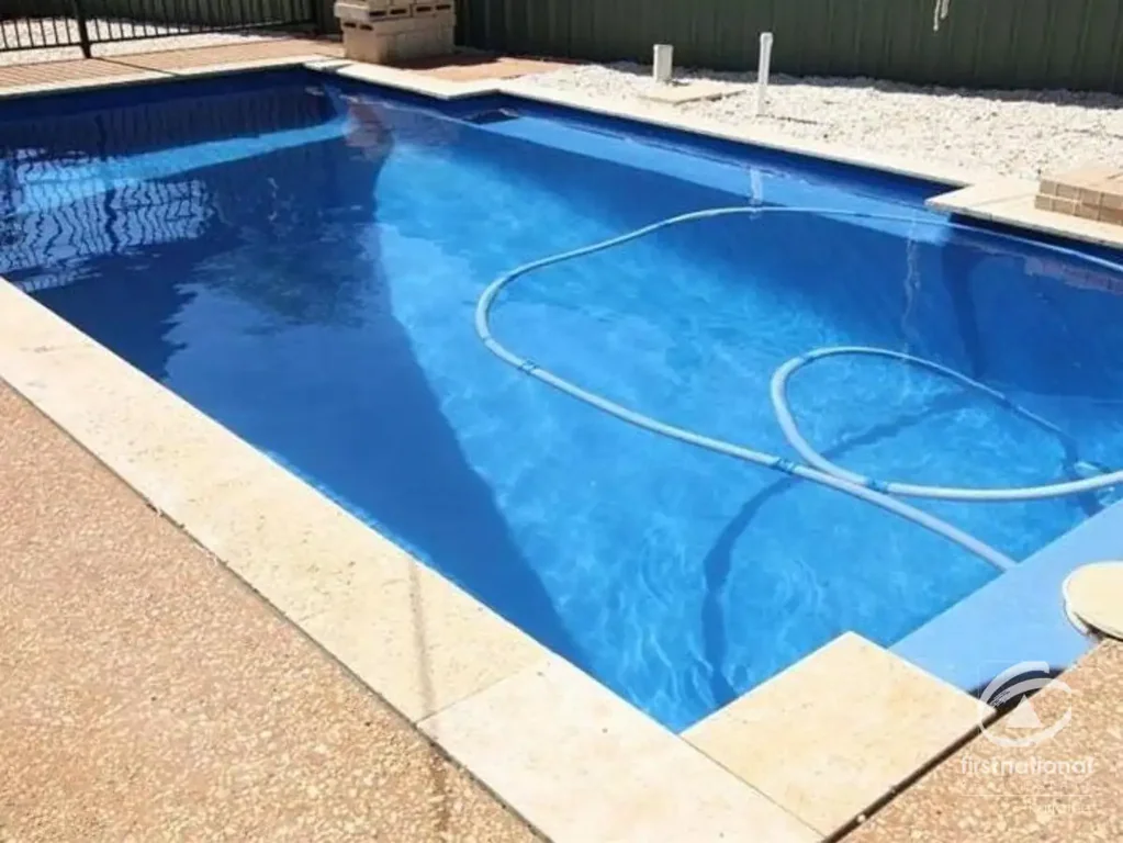 SHED, POOL AND ROOM FOR THE BOAT