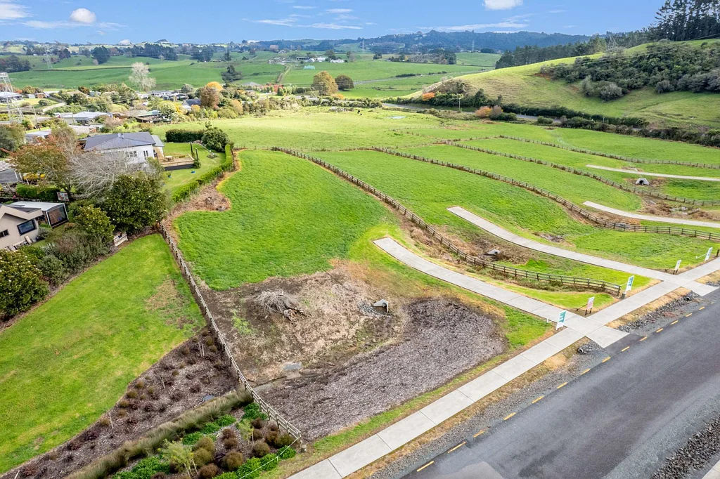 Hunua Scenic Rural Section on 2,712m2