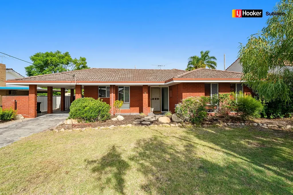 Great location with a sparkling pool!