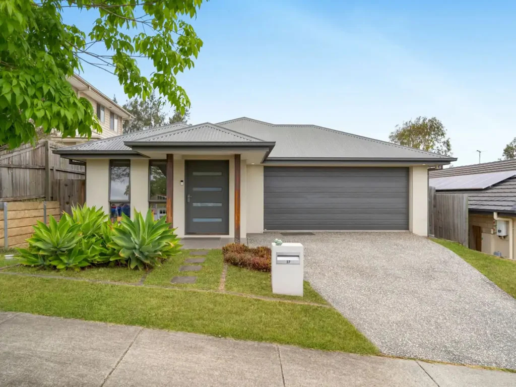 37 Beaufortia Street, Deebing Heights, QLD 4306