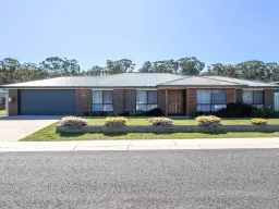 8 KURRAJONG CRES, Kalaru