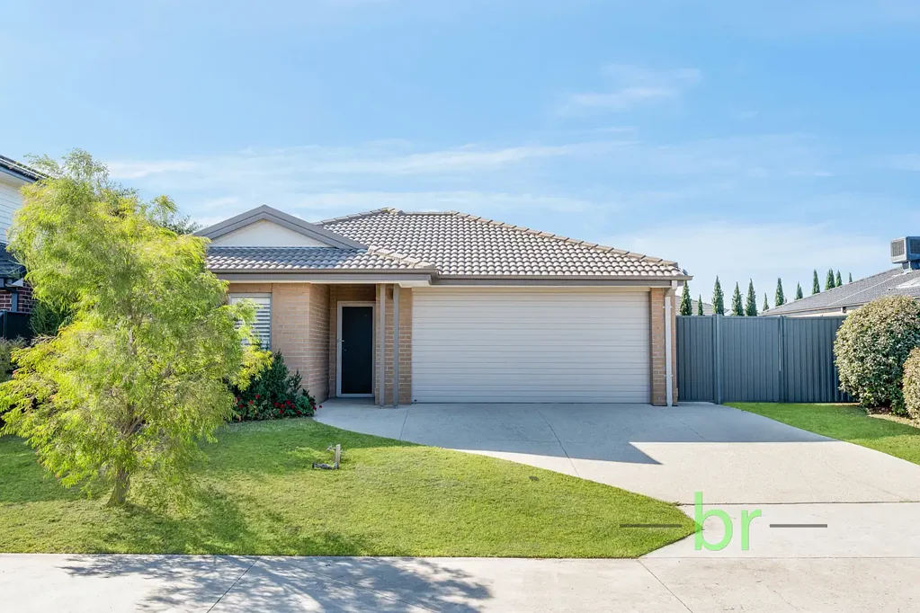 Lara 4Moenga IMMACULATE FAMILY HOME IN QUIET CUL-DE-SAC - GATED SIDE ACCESS ON 627M2 BLOCK