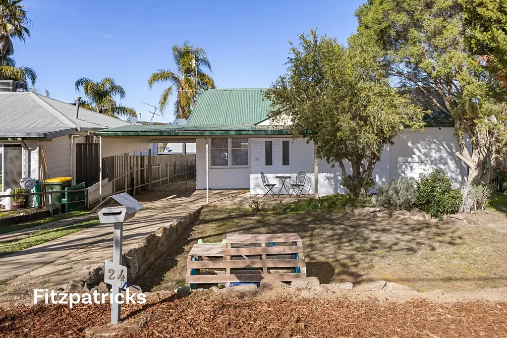 24 Condon Avenue, Mount Austin, NSW 2650