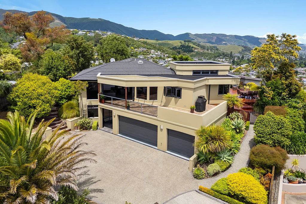 Enner Glynn 3Phòng ngủ Sun Soaked Designer Home with Spectacular Views