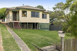 25 West Street, Newtown