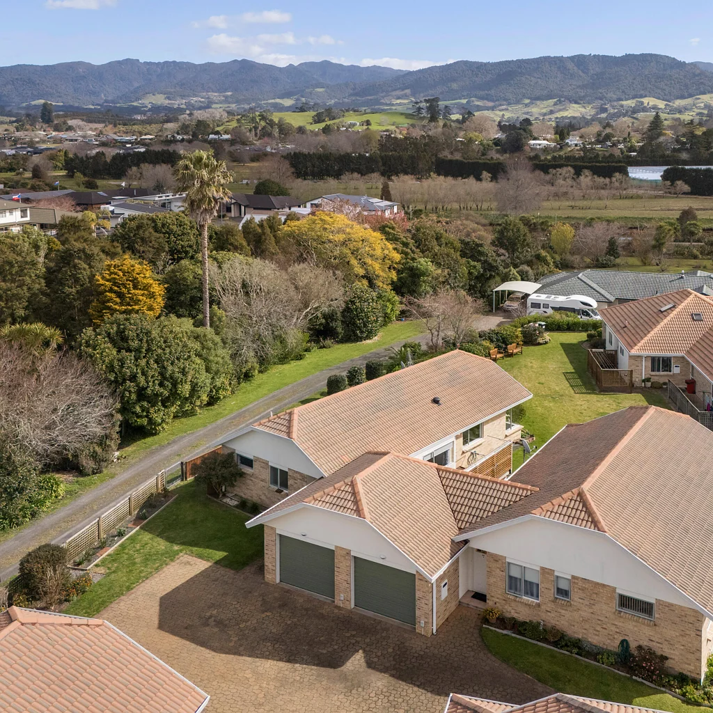 Katikati 2 Slaapkamer Stress-Free, Easy-Care Living with Stunning Kaimai Views