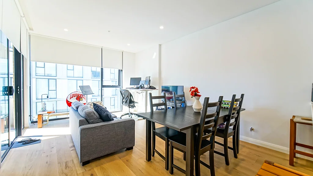 Ultra modern unit in the Heart of Rockdale