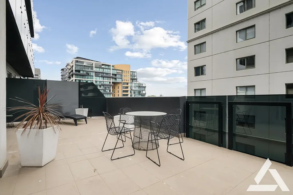 Stylish Apartment in Prime St Kilda Road Location - Utilities Included