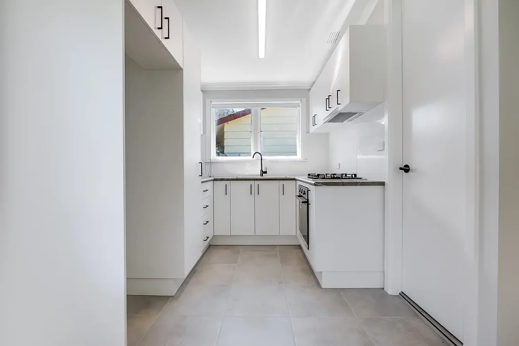 North Albury 3 Slaapkamer FULLY RENOVATED - STYLISH, CONVENIENCE OR LOCATION! YES YOU CAN HAVE IT ALL!