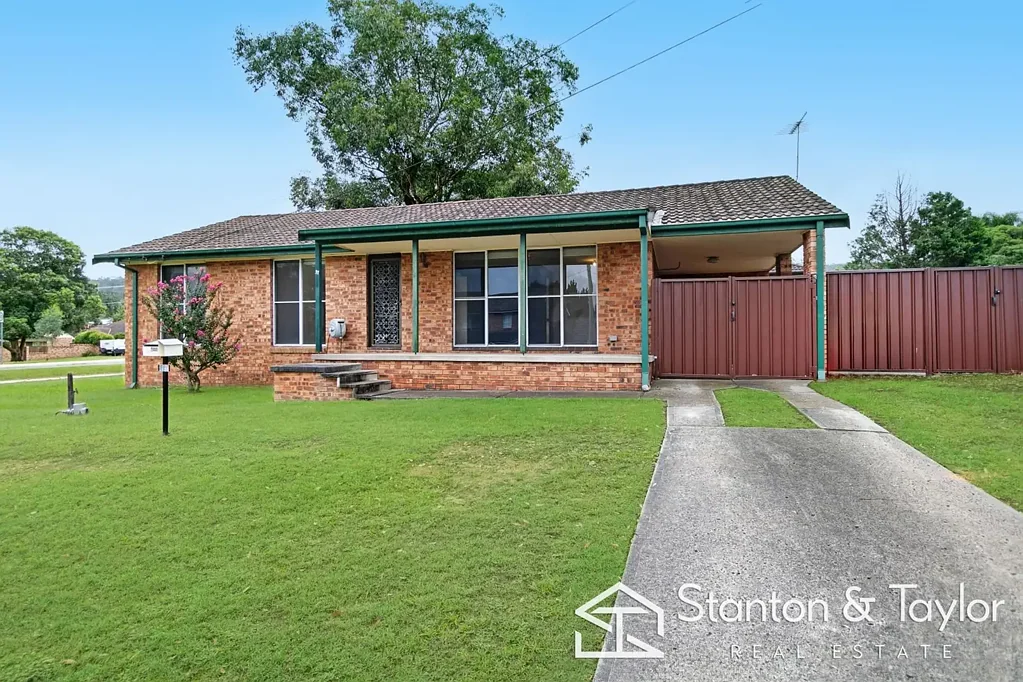 Emu Plains 3房 Emu Plains转角地块 626平米宽敞空间 步行商圈 高速便利 潜力无限 PRIME RENOVATION OPPORTUNITY IN A GREAT LOCATION
