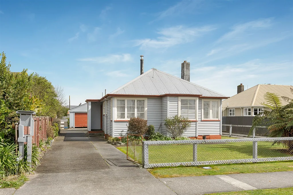 Westport 4ਬੈੱਡਰੂਮ Great family home brimming with potential