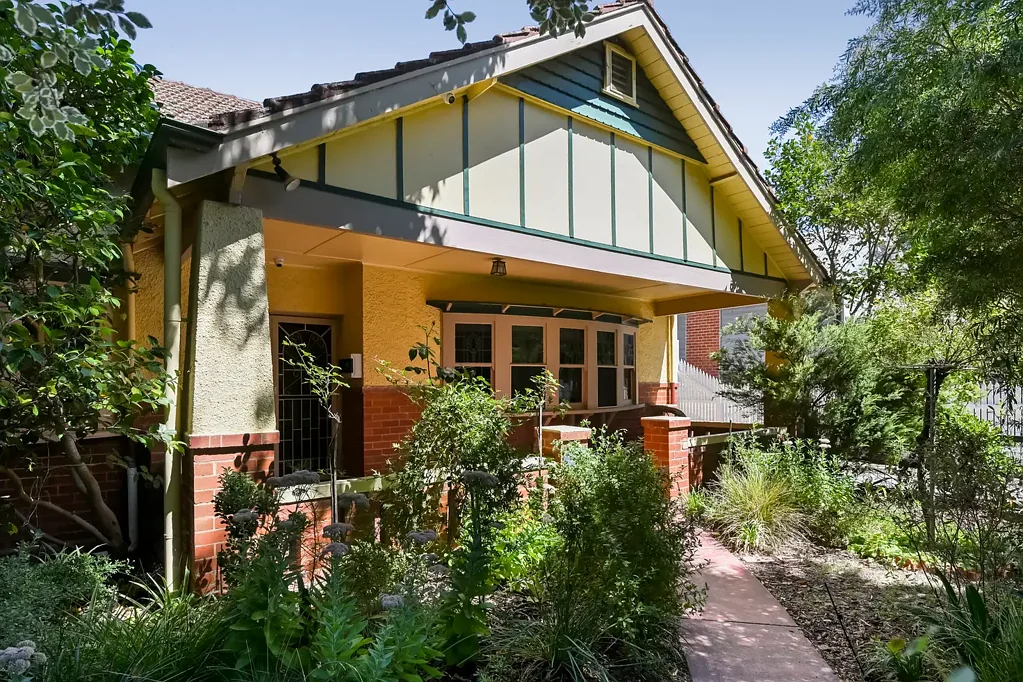 Quarry Hill 3 Bedroom Timeless Character in a Prestigious Quarry Hill Setting