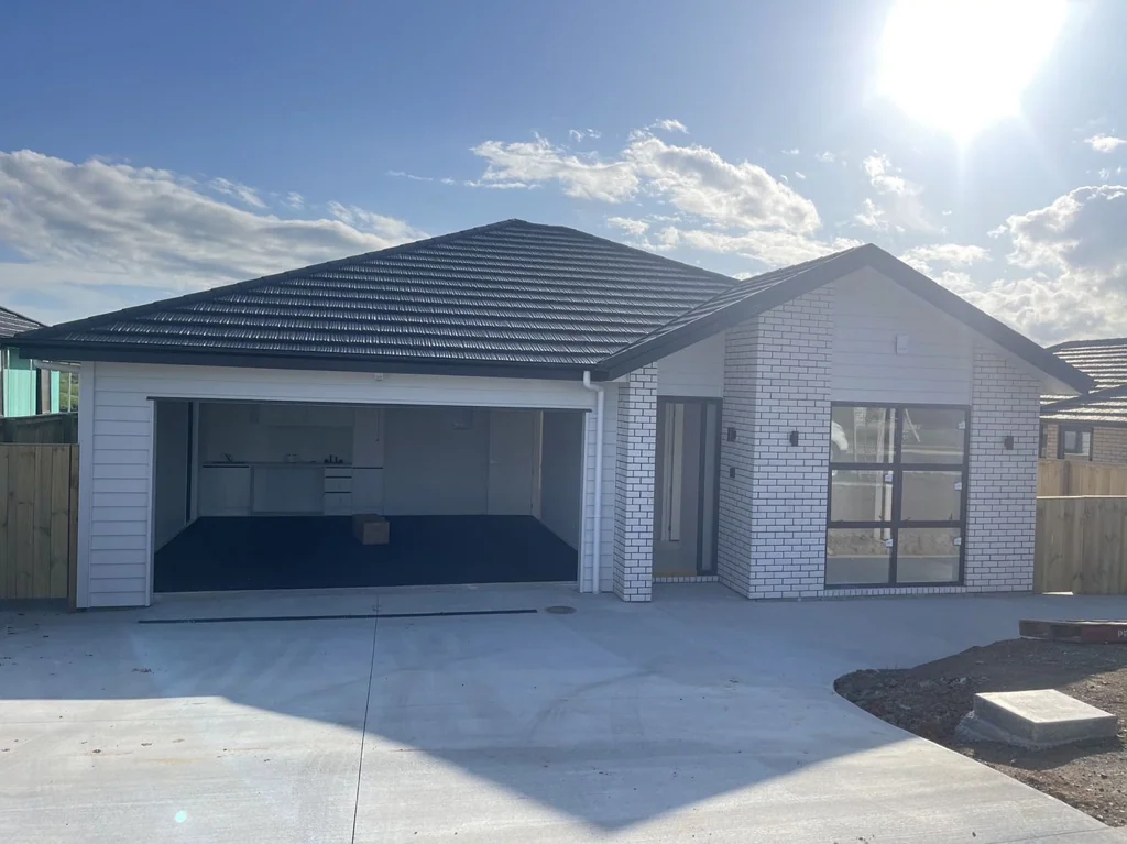 This beautiful 4 bedrooms building in Pokeno