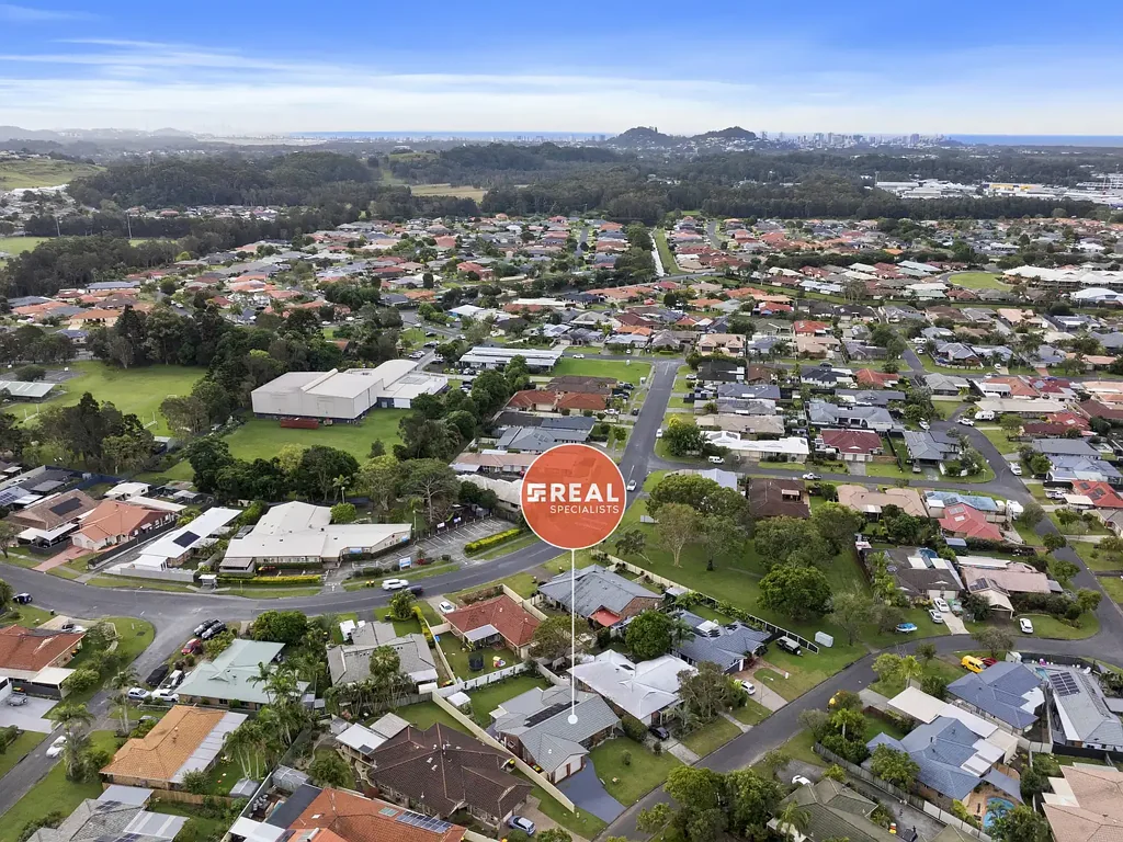 Banora Point 3Moenga Stylish Living on a Generous Level Block