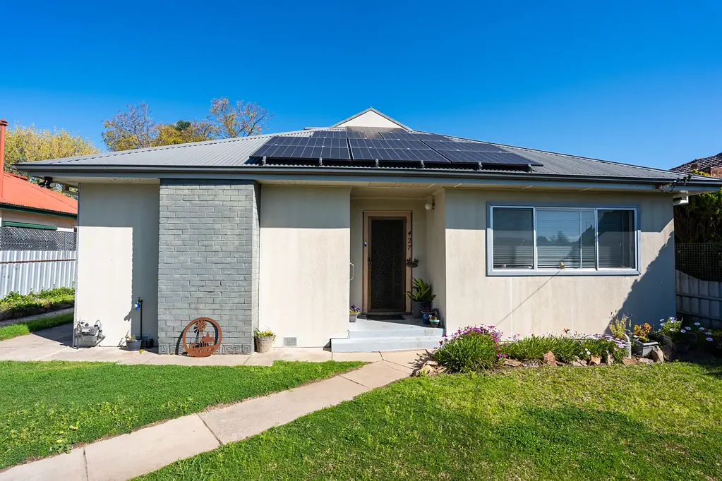 North Albury 3 Bedroom Spacious, Secure and Full of Character