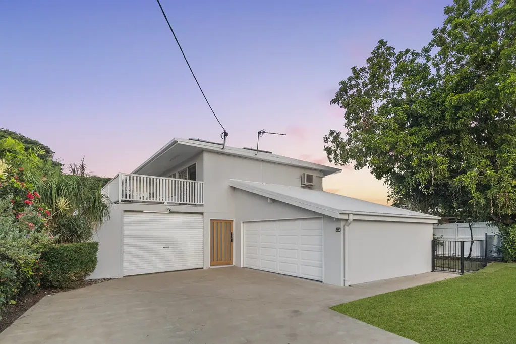 Mundingburra 6房  Luxury Family Entertainer with Resort- Style Living on 1,095sqm | One of Mundingburra's Ultimate Family Homes
