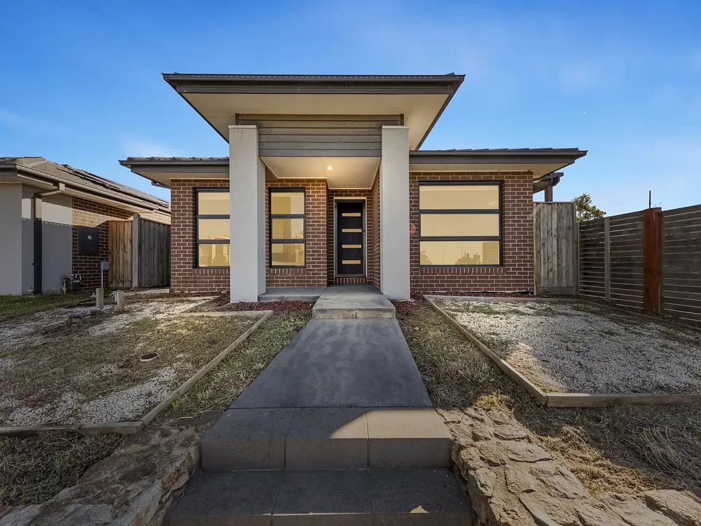 Modern Family Living in Lilium Estate